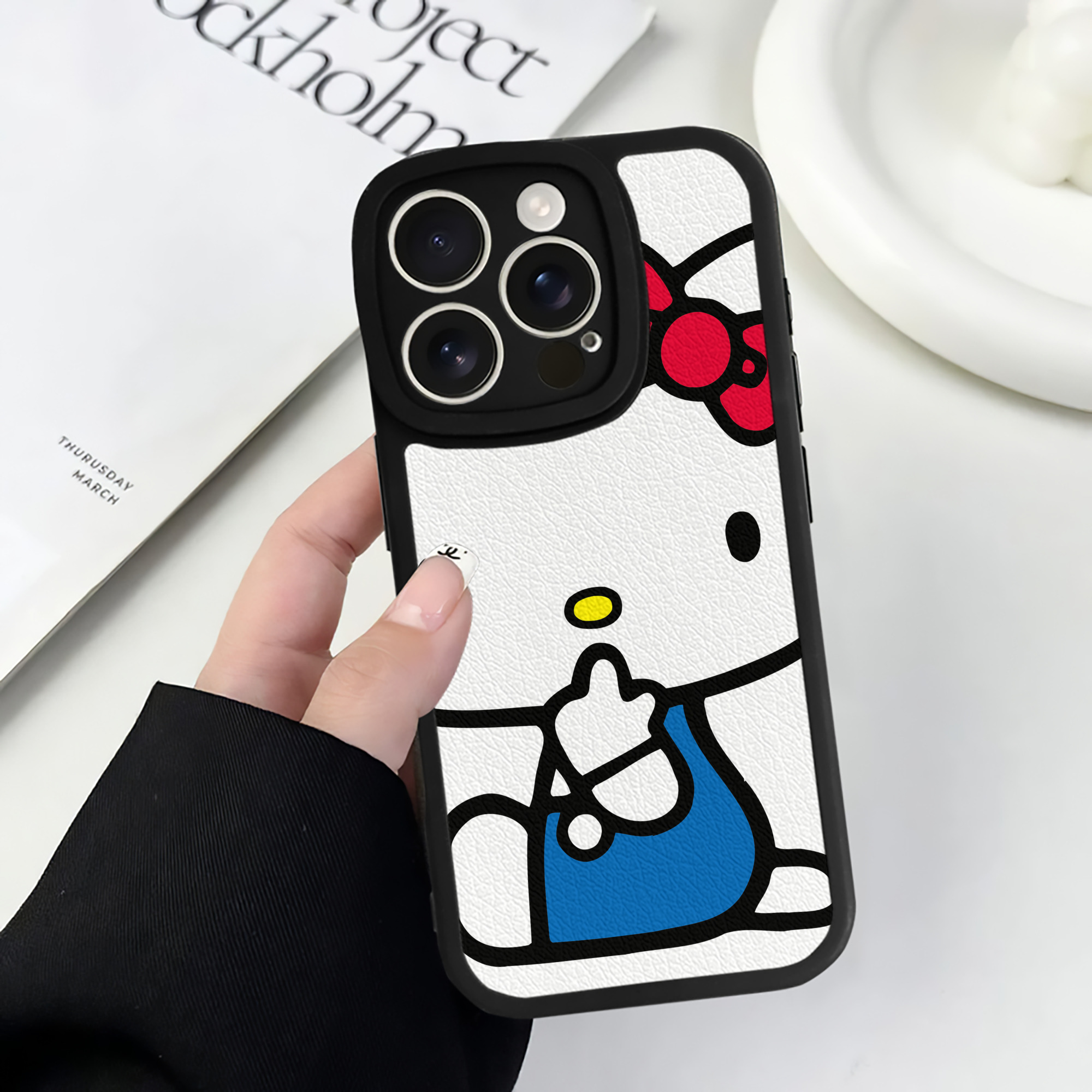 （画像用） Hello Kitty ハローキティ 【iPhone 16シリーズ対応】シリコンスマホケース（レザー調） 材質：シリコン